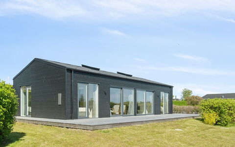 Fabine - 75M from the Sea: Bleu, Piscine, Meubles, Mobilier De Jardin, Recours, Chaise, Ombre, Eco Hôtel, Pot De Fleur