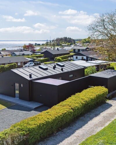 Fabine - 75M from the Sea