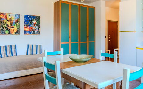 Casa al Lago: Meubles, Design Intérieur, Sol, Bois, Sol, Pièce, Plafond, Salle À Manger, Éclairage, Table