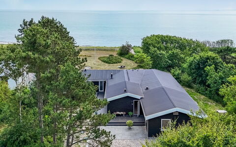 Donka - 25M from the Sea: Cuisine, Comptoir, Appareil De Cuisine, Sol, Cabinetry, Design Intérieur, Principaux Appliance, Sol, Domicile, Meubles