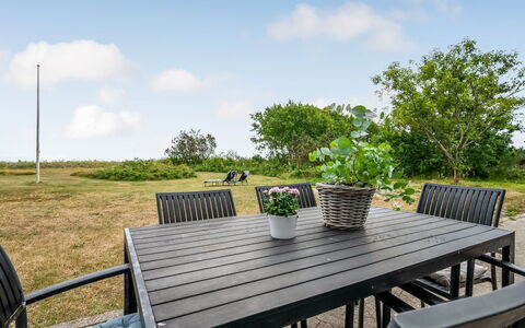 Donka - 25M from the Sea: Bleu, Piscine, Meubles, Mobilier De Jardin, Recours, Chaise, Ombre, Eco Hôtel, Pot De Fleur