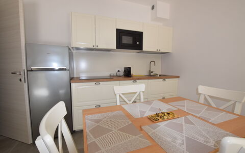 Casa In Collina: Meubles, Design Intérieur, Sol, Sol, Bois, Pièce, Cabinetry, Cuisine, Principaux Appliance, Éclairage