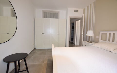 Casa In Collina: Meubles, Design Intérieur, Sol, Sol, Lit, Chambre, Mur, Bois, Plafond, Pièce