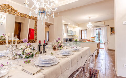 Villa Anna: Meubles, Design Intérieur, Table, Plafond, Salle À Manger, Chaise, Textile, Sol, Pièce, Table Cuisine Et Salle A Manger