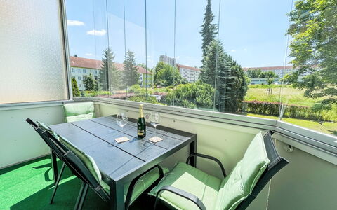 Stadtwohnung in Pirna: Meubles, Chaise, Ombre, Table Basse, Mobilier De Jardin, Balcon