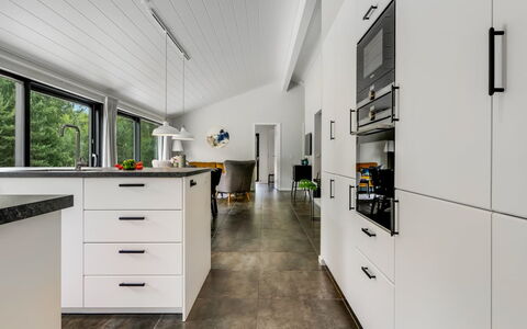 Sighvat - 300M from the Sea: Sol, Bois, Cuisine, Comptoir, Design Intérieur, Sol, Plafond, Cabinetry, Appareil De Cuisine, Tuile