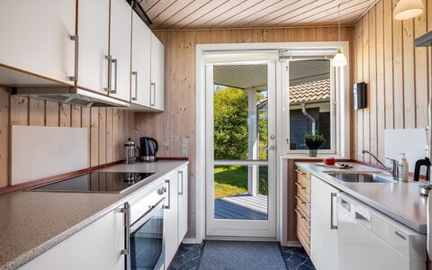 Ernesta - from the Sea: Maison, Domicile, Zone Résidentielle, Toit, Chalet, Lot Terre, Biens, Cour, Jardin, Siding