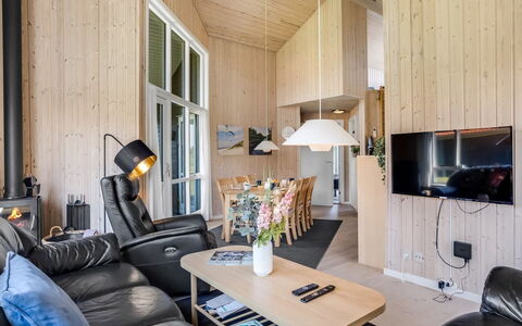Ernesta - from the Sea: Maison, Domicile, Zone Résidentielle, Toit, Chalet, Lot Terre, Biens, Cour, Jardin, Siding