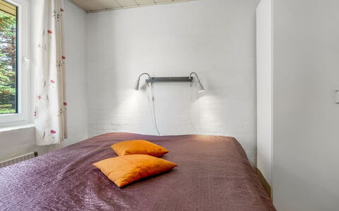 Ebon - from the Sea: Design Intérieur, Chambre, Mur, Lit, Sol, Sol, Plafond, Bois, Drap De Lit, Luminaire