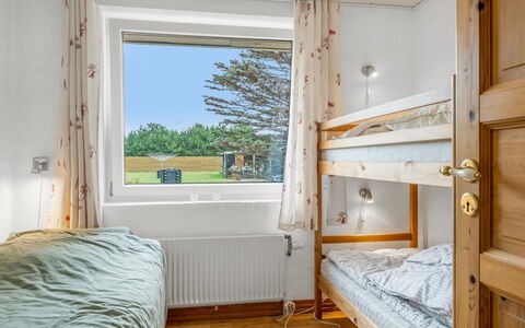 Ebon - from the Sea: Bois, Sol, Appartement, Dortoir, Lit Superposé, Plafond, Chambre, Tache De Bois, Lit, Dur