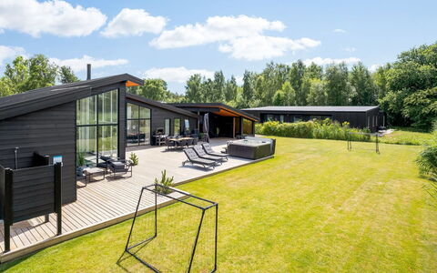 Apelone - 900M from the Sea: Biens, Chalet, Jardin, Ombre, Aménagement Paysager, Eco Hôtel, Ferme, Batiments Jardin, Cour, Siding