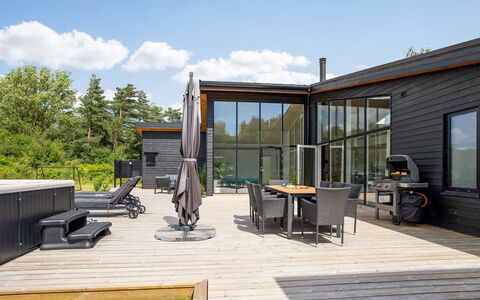 Apelone - 900M from the Sea: Chalet, Arrière-Cour, Cour, Batiments Jardin, Cabanon, Siding, Mobilier De Jardin, Cabane En Rondins, Structure En Plein Air, Cabane