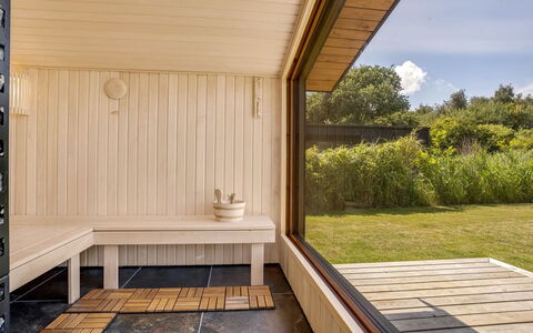 Apelone - 900M from the Sea: Chalet, Arrière-Cour, Cour, Batiments Jardin, Cabanon, Siding, Mobilier De Jardin, Cabane En Rondins, Structure En Plein Air, Cabane