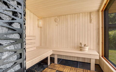 Apelone - 900M from the Sea: Chalet, Arrière-Cour, Cour, Batiments Jardin, Cabanon, Siding, Mobilier De Jardin, Cabane En Rondins, Structure En Plein Air, Cabane