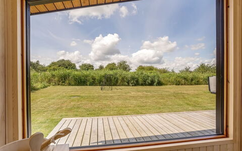 Apelone - 900M from the Sea: Chalet, Arrière-Cour, Cour, Batiments Jardin, Cabanon, Siding, Mobilier De Jardin, Cabane En Rondins, Structure En Plein Air, Cabane