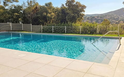 Le Lavandou 450: Piscine, Bleu, L'Eau, Composite, Ombre, Recours, Tuile, Caractéristique De L'Eau, Aménagement Paysager, Jardin