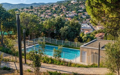 Le Lavandou 450: Piscine, Zone Résidentielle, Composite, Recours, Ombre, Biens, Eco Hôtel, Jardin, Aménagement Paysager, Hacienda
