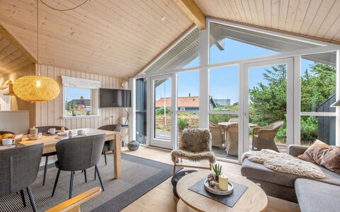 Effie - 500M from the Sea: Bois, Domicile, Chalet, Porte, Siding, Biens, Dur, Tache De Bois, Planche, Porche