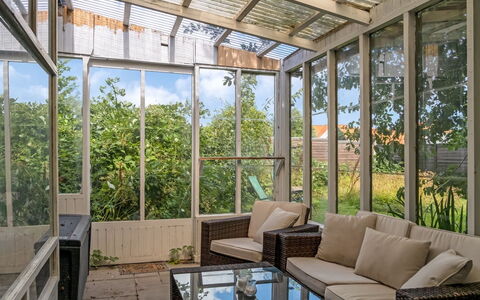 Ilmo - 1.9Km from the Sea: Bois, Meubles, Design Intérieur, Verre, Ombre, Chaise, Eco Hôtel, Porche, Le Fer, Métal