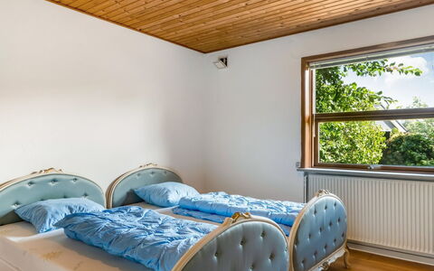 Ilmo - 1.9Km from the Sea: Design Intérieur, Lit, Chambre, Meubles, Bois, Sol, Drap De Lit, Literie, Plafond, Sol