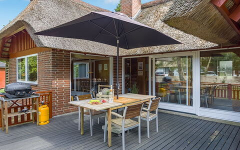 Menard - 1.2Km from the Sea: Toit, Maison, Domicile, Chalet, Porte, Siding, Plate-Forme, Porche, Planche, Dur