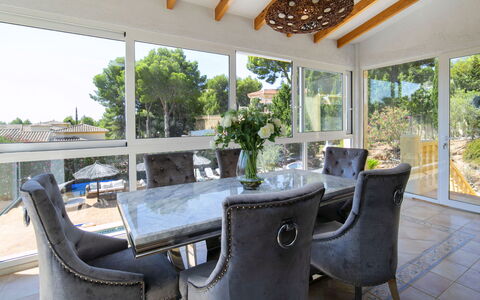 Gekko: Meubles, Design Intérieur, Chaise, Table, Bois, Sol, Table Cuisine Et Salle A Manger, Sol, Salle À Manger, Éclairage