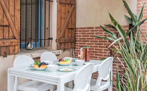 Tour Carrée: Arbre, Maison, Chalet, Domicile, Zone Rurale, Paysage, Colline, Lot Terre, Station De Montagne