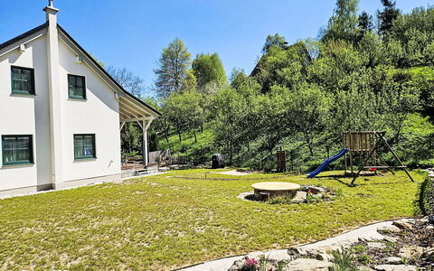 Casa Lenka: Maison, Domicile, Chalet, Arbuste, Jardin, Pelouse, Biens, Ferme, Cour, Aménagement Paysager
