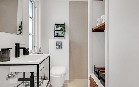 Urda - 50M from the Sea: Design Intérieur, Mur, Sol, Sol, Luminaire Plomberie, Meubles, Armoire De Toilette, Salle De Bains, Domicile, Pièce