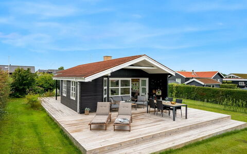 Dragan - 50M from the Sea: Toit, Maison, Domicile, Chalet, Porte, Siding, Plate-Forme, Porche, Planche, Dur