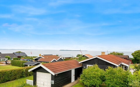 Dragan - 50M from the Sea: Toit, Maison, Domicile, Chalet, Porte, Siding, Plate-Forme, Porche, Planche, Dur