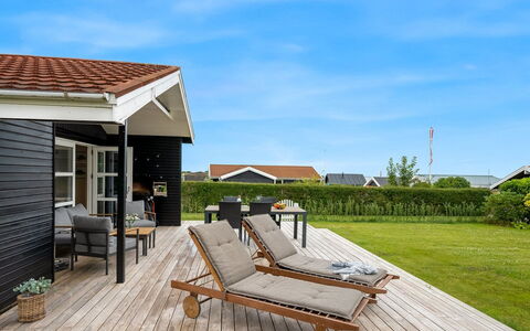 Dragan - 50M from the Sea: Bois, Mobilier De Jardin, Ombre, Chalet, Planche, Plate-Forme, Loisir, Dur, Chaise, Eco Hôtel