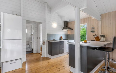 Blesse - 500M to the Fjord: Sol, Cuisine, Bois, Sol, Design Intérieur, Comptoir, Plafond, Principaux Appliance, Appareil De Cuisine, Parquet