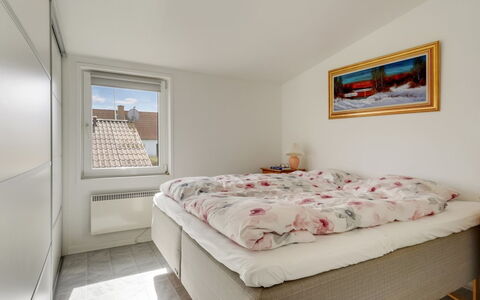 Fani - 150M from the Sea: Mur, Chambre, Bois, Design Intérieur, Sol, Lit, Sol, Meubles, Plafond, Literie