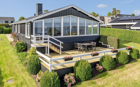Fani - 150M from the Sea: Porche, Domicile, Toit, Maison, Zone Résidentielle, Porte, Chalet, Biens, Ombre, Balcon