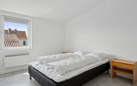 Fani - 150M from the Sea: Chambre, Bois, Sol, Lit, Sol, Literie, Drap De Lit, Plafond, Design Intérieur, Cadre De Lit