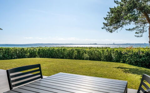 Nille - 30M from the Sea: Bois, Domicile, Porche, Plate-Forme, Dur, Toit, Tache De Bois, Parquet, Eco Hôtel