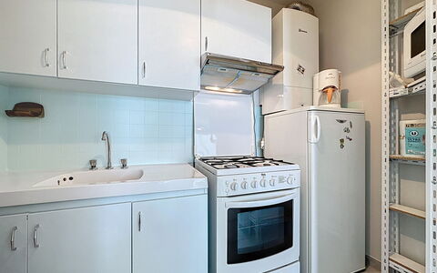 Tharon Plage 200: Appareil De Cuisine, Cuisine, Principaux Appliance, Cabinetry, Comptoir, Cuisinière, Électroménager, Sol, Design Intérieur, Le Fourneau