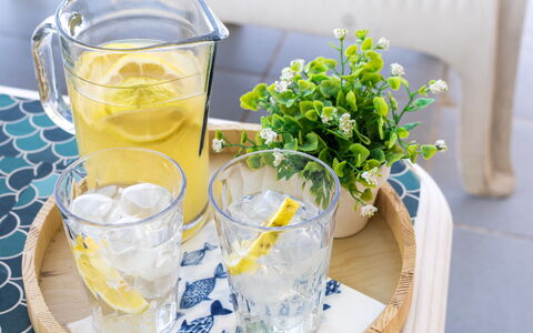 Sopraloreto Apartment: Vaisselle, Serveware, Fruit, Aliments, Drinkware