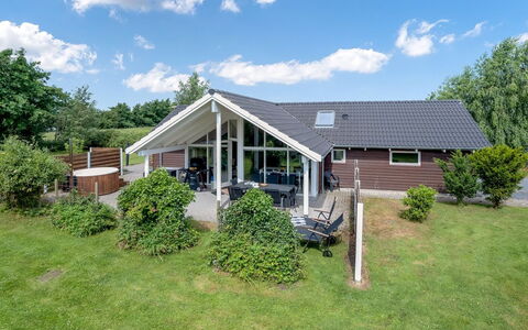 Mika - 800M from the Sea: Domicile, Chalet, Porche, Siding, Ferme, Structure En Plein Air