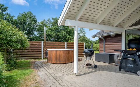 Mika - 800M from the Sea: Domicile, Chalet, Porche, Siding, Ferme, Structure En Plein Air