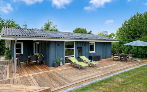 Ellie - 500M from the Sea: Chalet, Arrière-Cour, Cour, Batiments Jardin, Cabanon, Siding, Mobilier De Jardin, Cabane En Rondins, Structure En Plein Air, Cabane