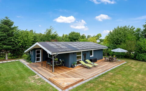Ellie - 500M from the Sea: Domicile, Chalet, Porche, Dur, Siding, Plate-Forme, Ombre, Planche, Biens, Batiments Jardin