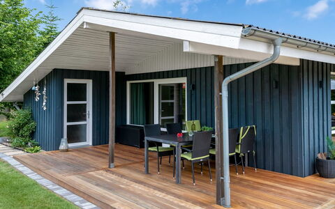 Ellie - 500M from the Sea: Domicile, Chalet, Porche, Dur, Siding, Plate-Forme, Ombre, Planche, Biens, Batiments Jardin