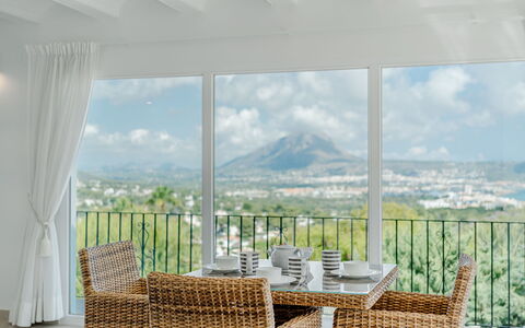 Vista Panoramica: Meubles, Chaise, Table, Design Intérieur, Table Cuisine Et Salle A Manger, Sol, Sol, Salle À Manger, Restaurant, Plafond