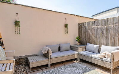 Strand Mews