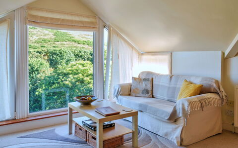 Cawsand 604: Meubles, Design Intérieur, Pièce, Canapé, Sol, Plafond, Domicile, Salon, Rideau