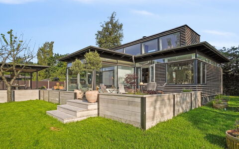 Jo - 175M to the Fjord: Meubles, Design Intérieur, Sol, Bois, Pièce, Plafond, Sol, Table, Cabinetry, Éclairage