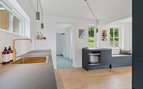 Hermine - 250M from the Sea: Sol, Bois, Design Intérieur, Cuisine, Sol, Plafond, Comptoir, Luminaire, Meubles, Éclairage