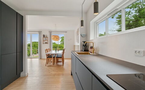 Hermine - 250M from the Sea: Sol, Cuisine, Design Intérieur, Comptoir, Bois, Sol, Cabinetry, Plafond, Meubles, Domicile